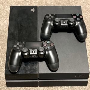 PlayStation 4 (used) 2 controllers